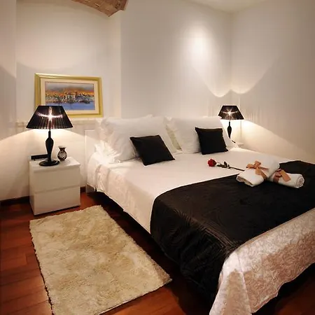 Felicitas At The Center Near The شقة