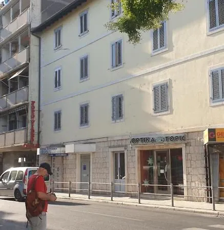 Felicitas At The Center Near The Apartment Split