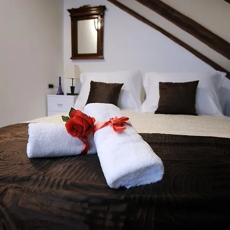 Felicitas At The Center Near The Apartment Split